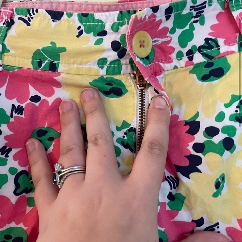 Lilly Pulitzer Doodle Bug Daisy Floral Pink Ladybug Shorts Women’s Size 8 - Picture 4 of 10